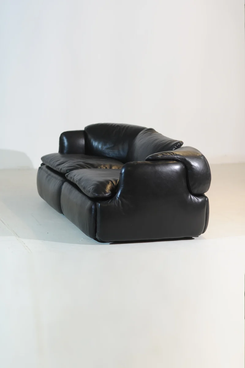 Alberto Rosselli for Saporiti Bold Sculptural “Confidential” Sofa, Italy 1970