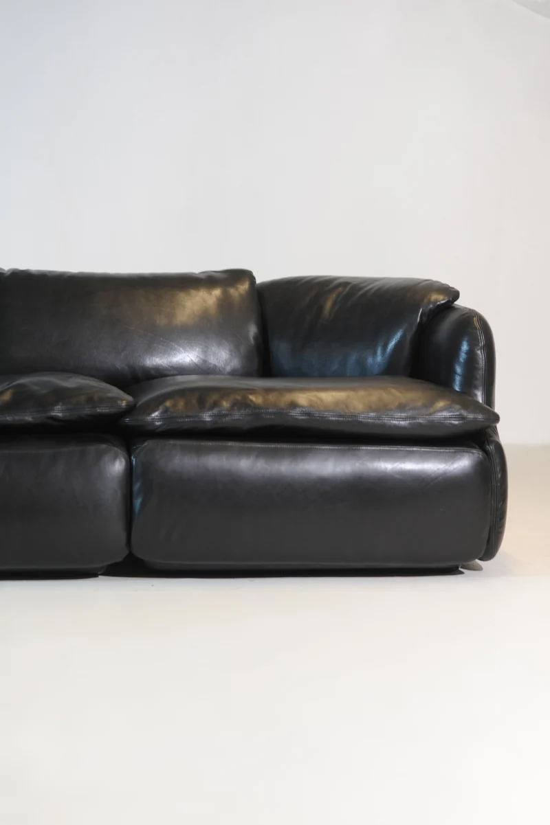 Alberto Rosselli for Saporiti Bold Sculptural “Confidential” Sofa, Italy 1970