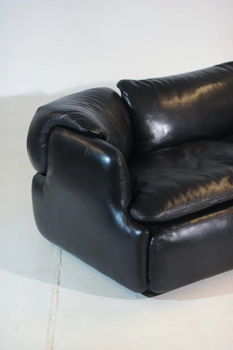 Alberto Rosselli for Saporiti Bold Sculptural “Confidential” Sofa, Italy 1970