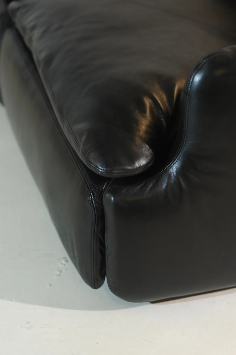 Alberto Rosselli for Saporiti Bold Sculptural “Confidential” Sofa, Italy 1970