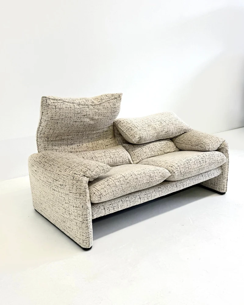 Cassina Maralunga 2-seater Sofa by Vico Magistretti