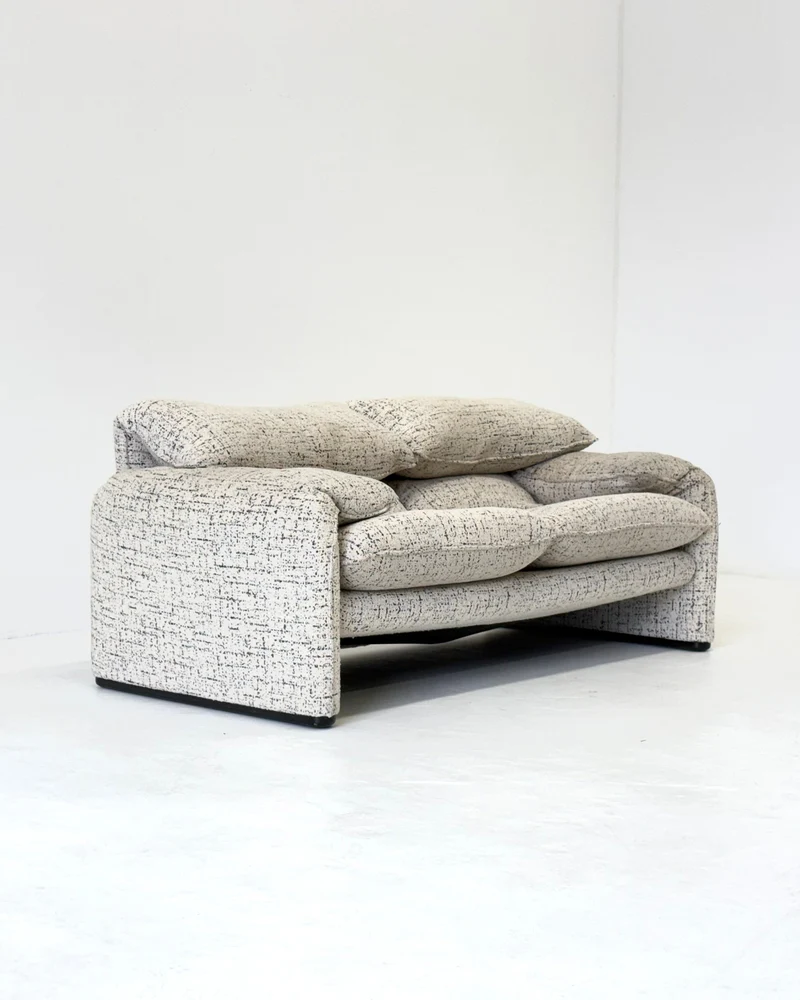 Cassina Maralunga 2-seater Sofa by Vico Magistretti