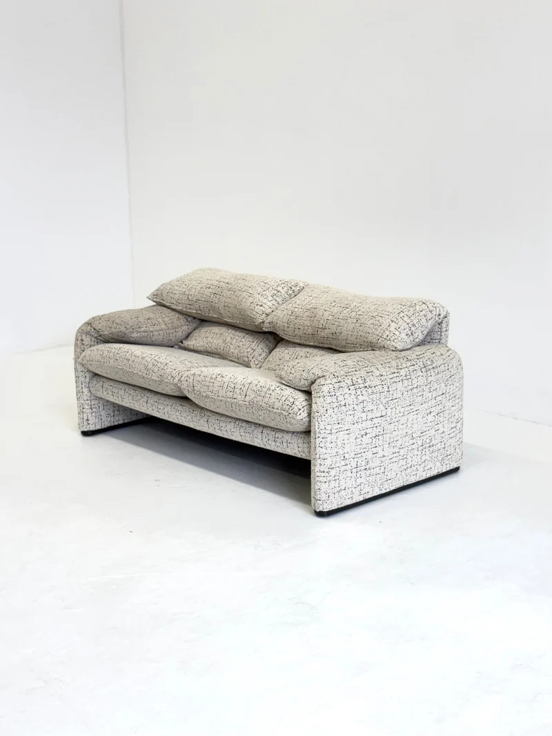 Cassina Maralunga 2-seater Sofa by Vico Magistretti