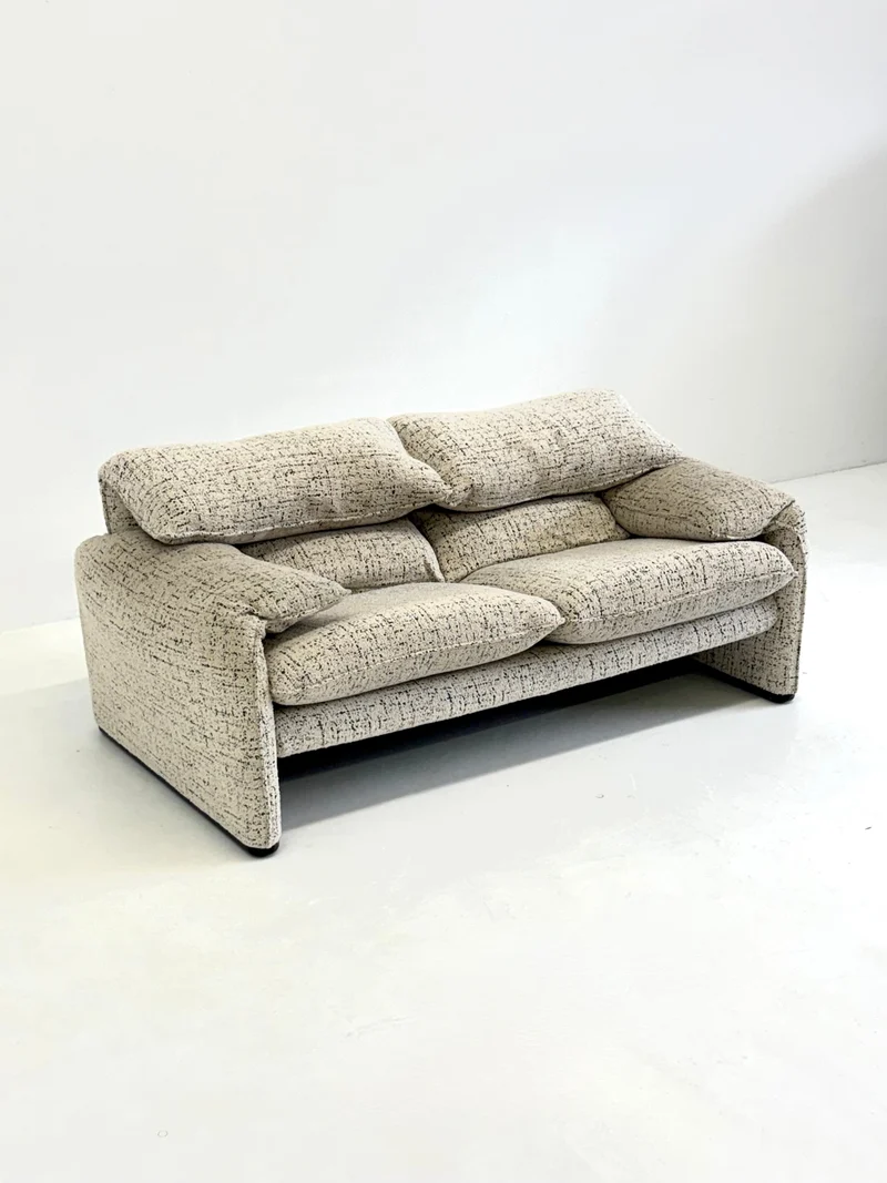 Cassina Maralunga 2-seater Sofa by Vico Magistretti