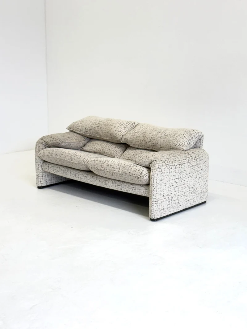 Cassina Maralunga 2-seater Sofa by Vico Magistretti
