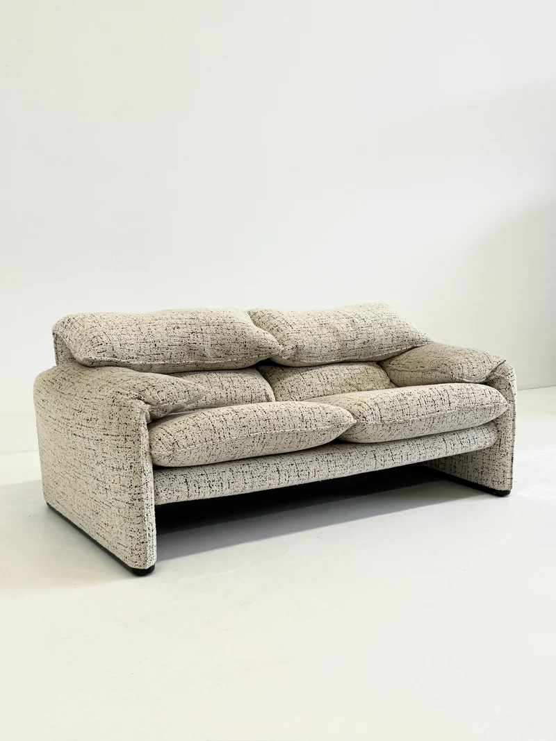 Cassina Maralunga 2-seater Sofa by Vico Magistretti
