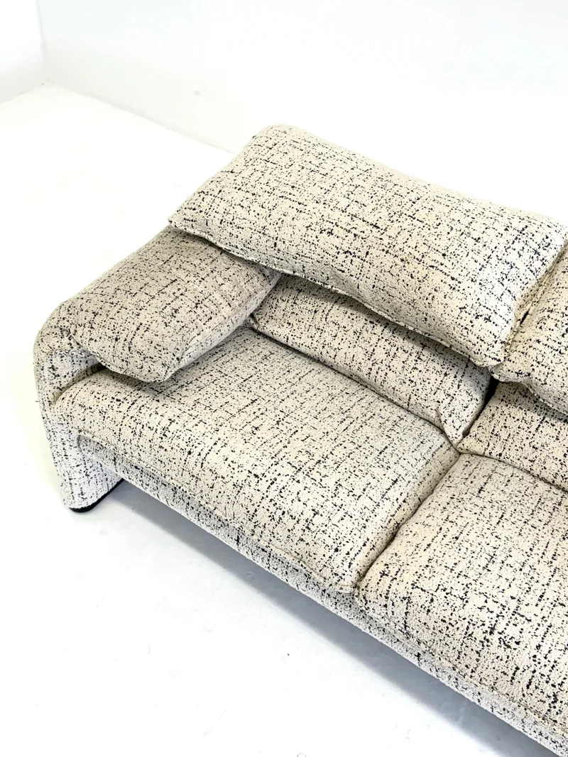 Cassina Maralunga 2-seater Sofa by Vico Magistretti