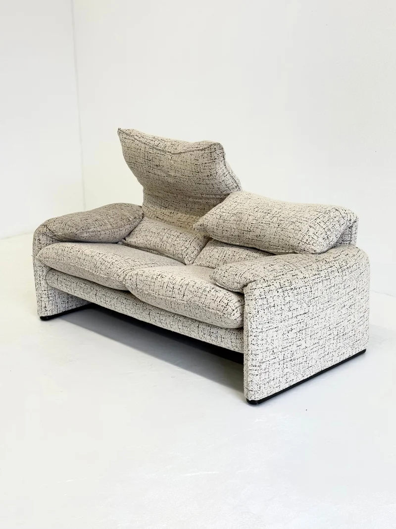 Cassina Maralunga 2-seater Sofa by Vico Magistretti