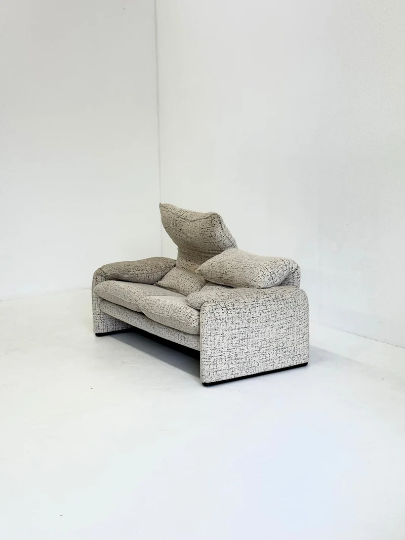 Cassina Maralunga 2-seater Sofa by Vico Magistretti