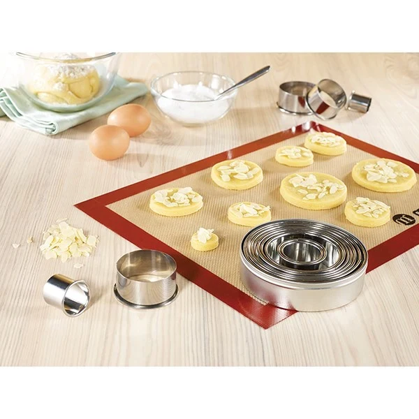 Boîte de 14 découpoirs ronds lisses en inox 2 à 11 cm Mathon