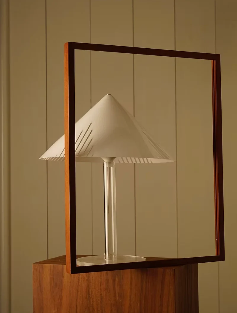 Cono Plexiglass Table Lamp
