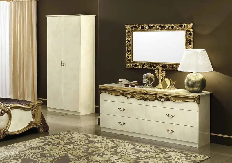 Chambre complète baroque ivoire et or capitonnée – KONE