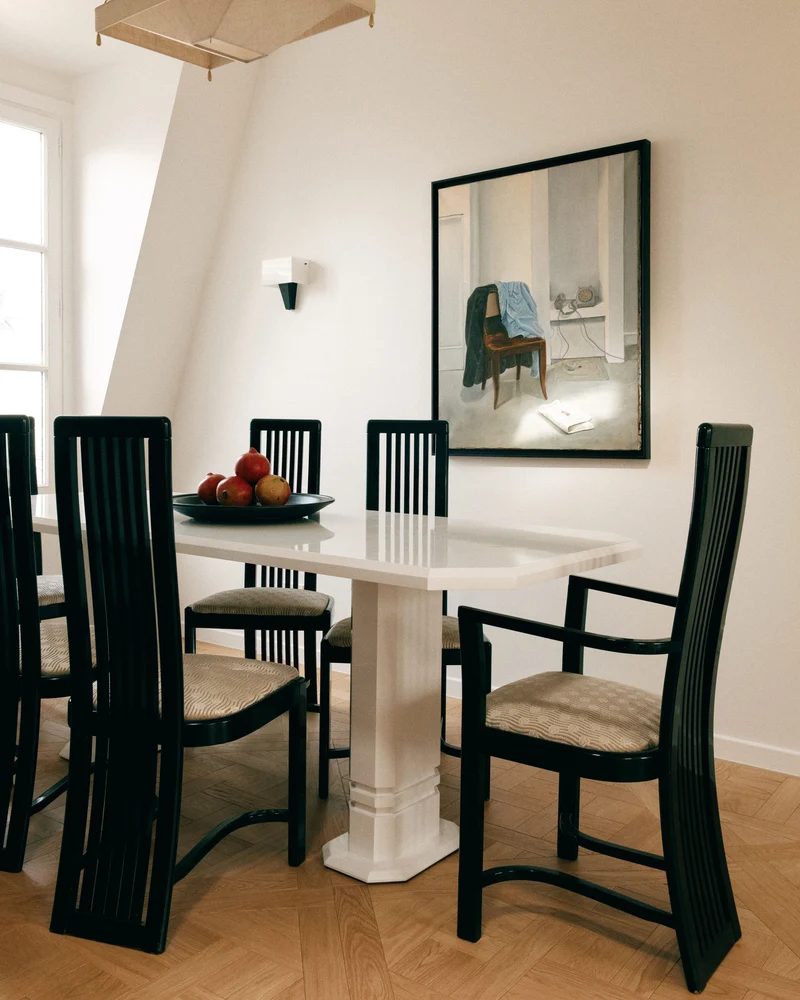THE DINING TABLE E03