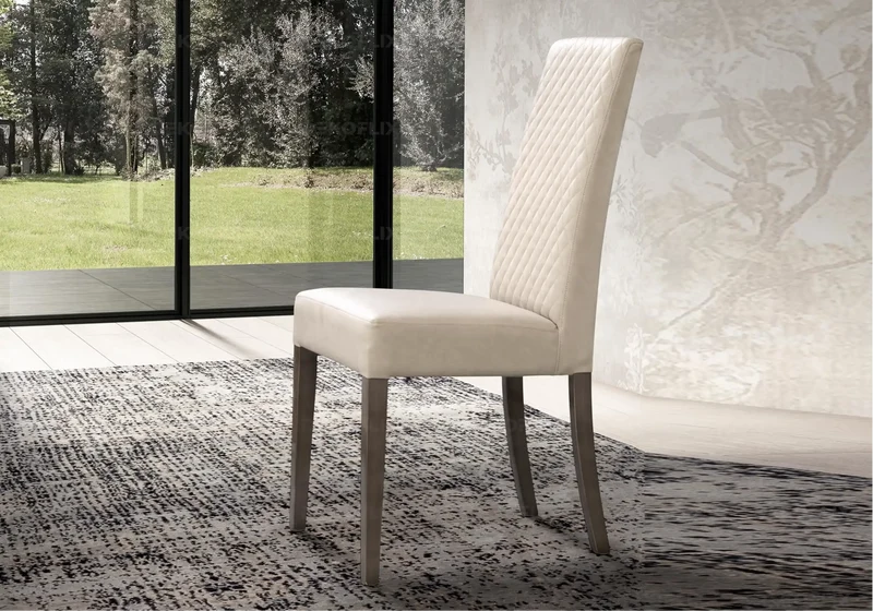 Chaise similicuir gris soie et chêne laqué design - Medea