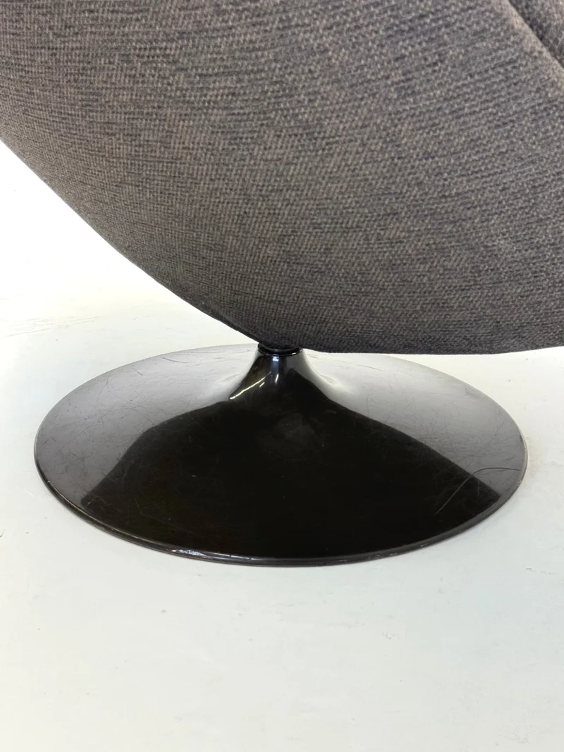 Artifort F510 armchair by Geoffrey Harcourt