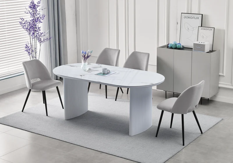 Ensemble table marbre beige et chaises noirs – Kara