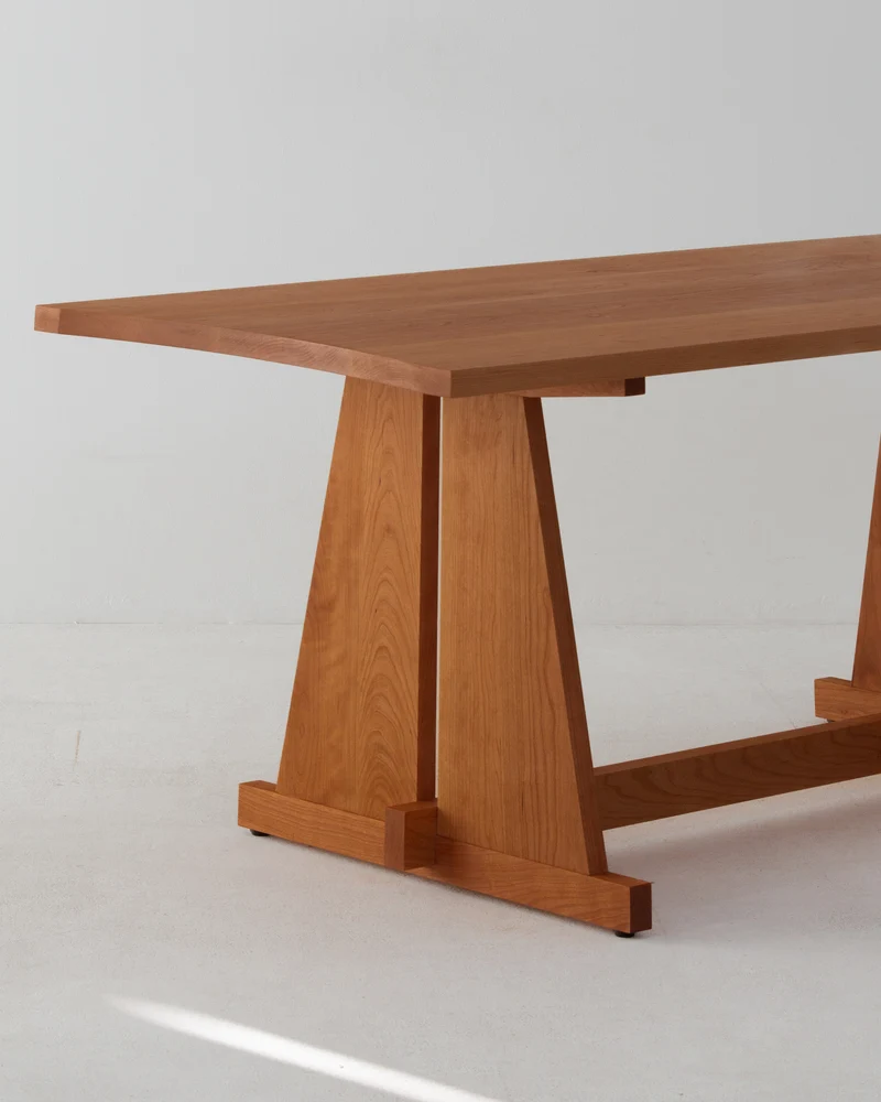 Lola Table Classic