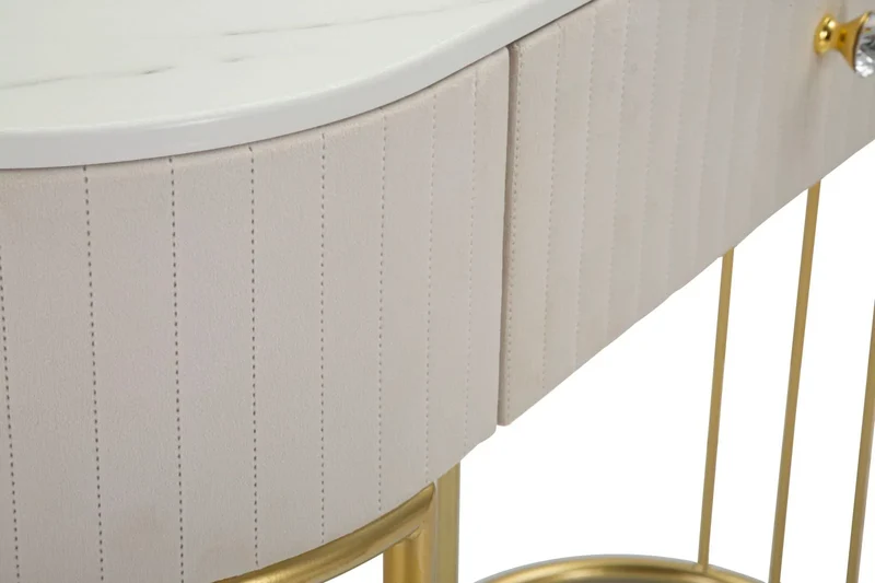 Table console crème avec pieds en métal doré (plateau en marbre)
