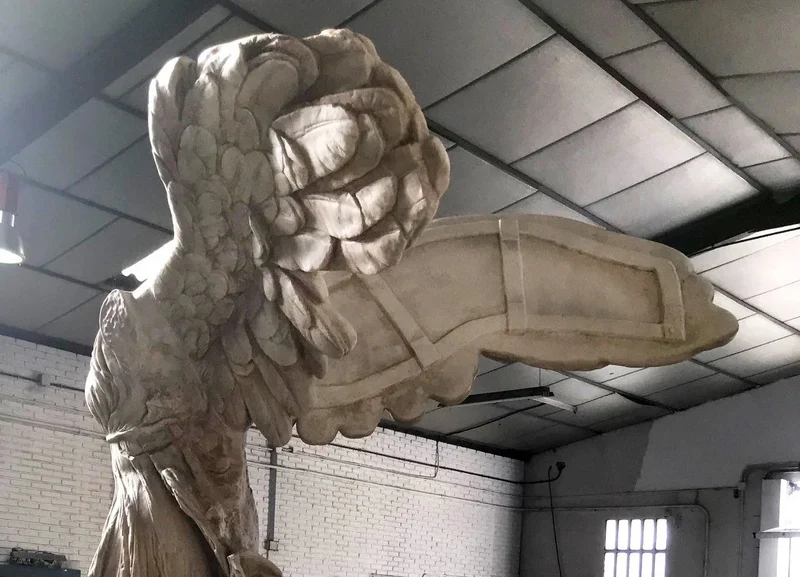 Statue Victoire de Samothrace (musée du Louvre) - grande sculpture en marbre blanc