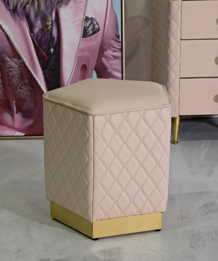 Tabouret rembourré pentagonal avec piètement doré – Siège d'appoint Sharon