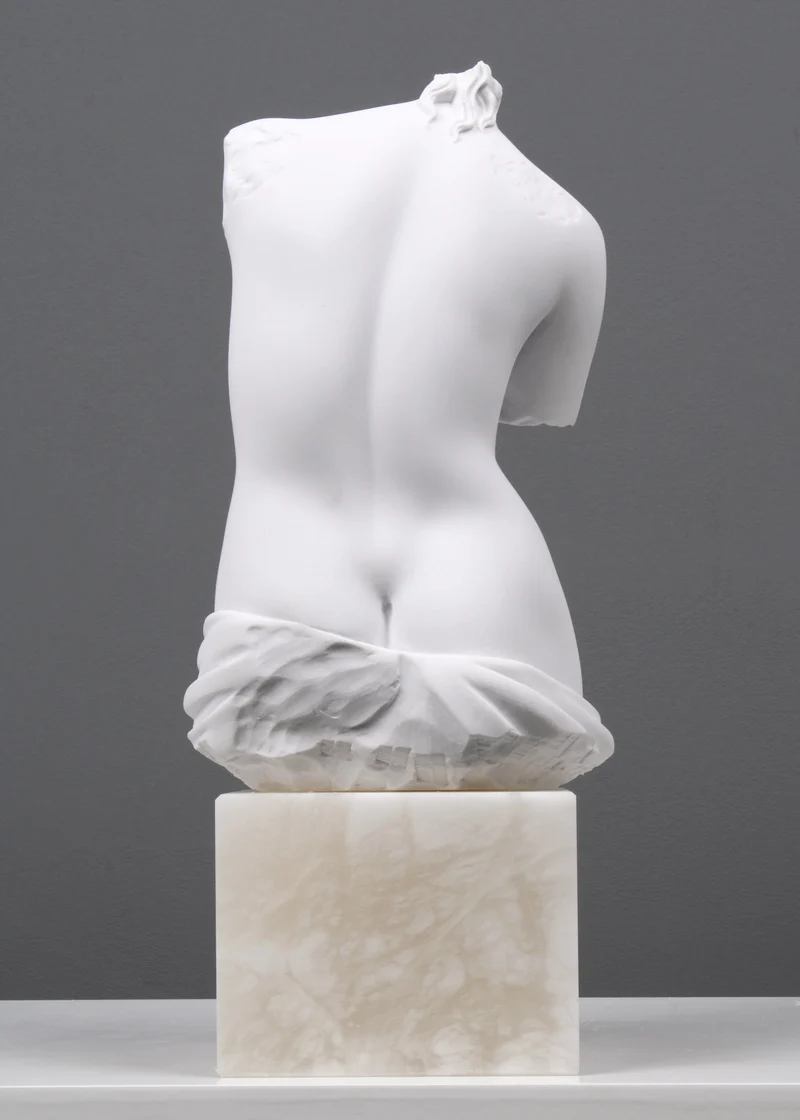 Torse féminin de la Vénus de Milo - sculpture en marbre