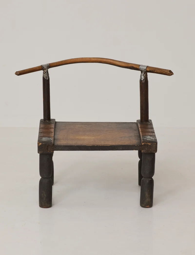 Small artisanal vintage West African chair "Baoulé" in solid wood C. 1960