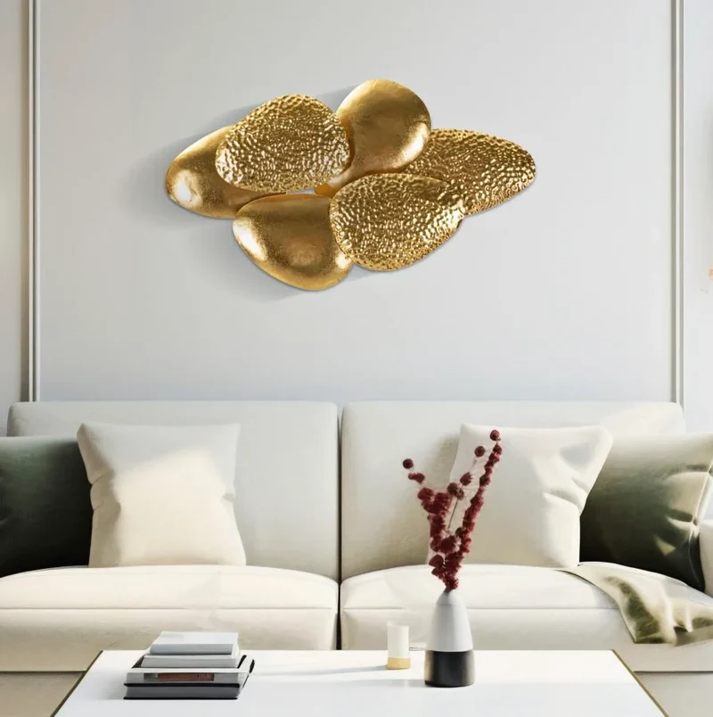 Applique murale en métal doré avec motif coquillage – Style contemporain