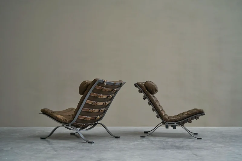 Arne Norell Pair of Ari Lounge Chairs in Steel and Patinated Leather, 1960s