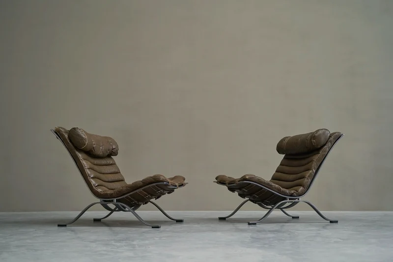Arne Norell Pair of Ari Lounge Chairs in Steel and Patinated Leather, 1960s