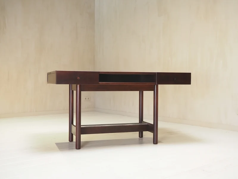 Italian Desk