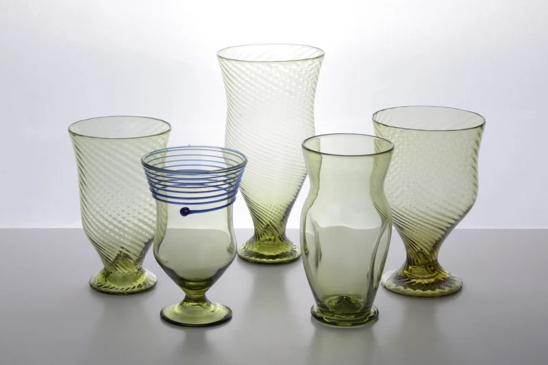 Verre Romain avec Reliefs Linéaires en Paire