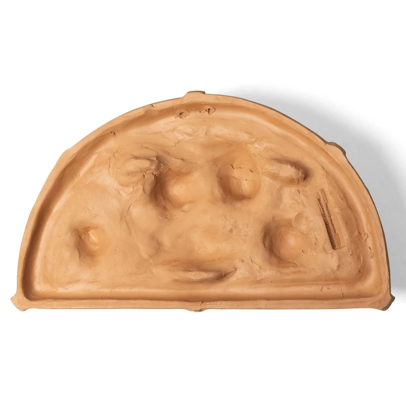 Bas-relief grenade en terre cuite
