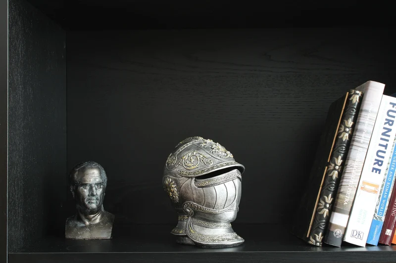 Tirelire en forme de casque médiéval de chevalier (Sculpture moulé à froid)