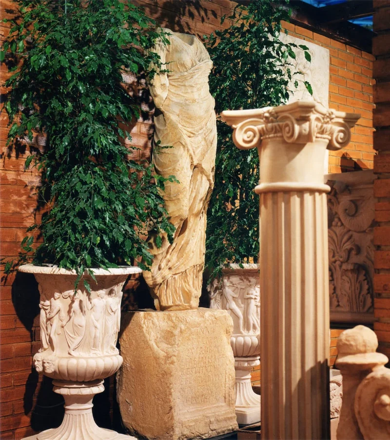 Torse - grande sculpture en marbre blanc