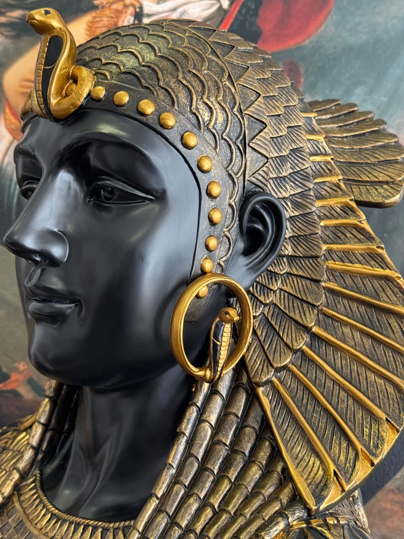 Cléopâtre, Reine d’Égypte (Buste noir et or)