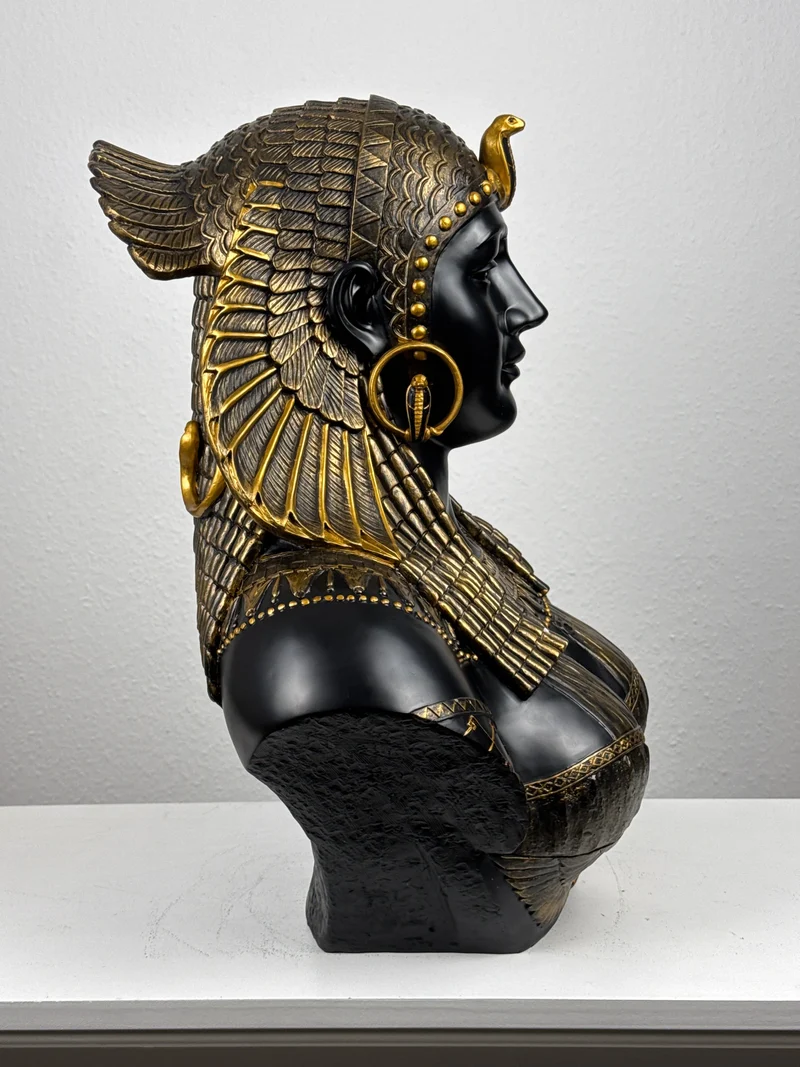 Cléopâtre, Reine d’Égypte (Buste noir et or)