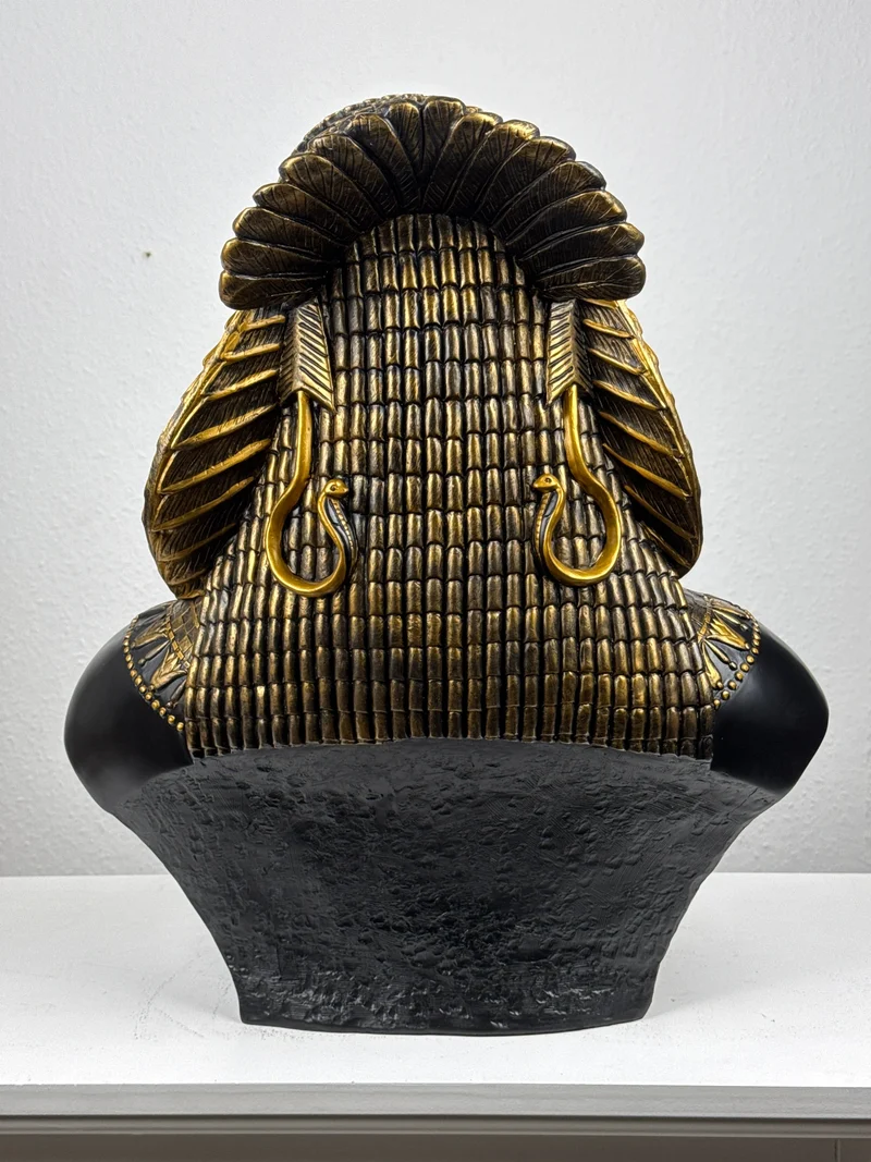 Cléopâtre, Reine d’Égypte (Buste noir et or)