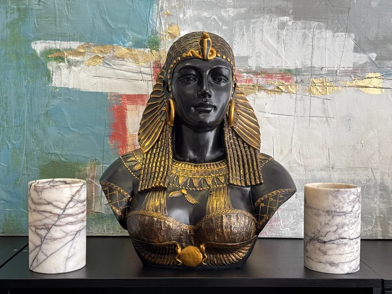 Cléopâtre, Reine d’Égypte (Buste noir et or)