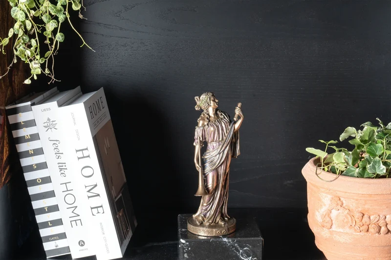 Clio – Muse de l’Histoire (Sculpture en bronze à froid)