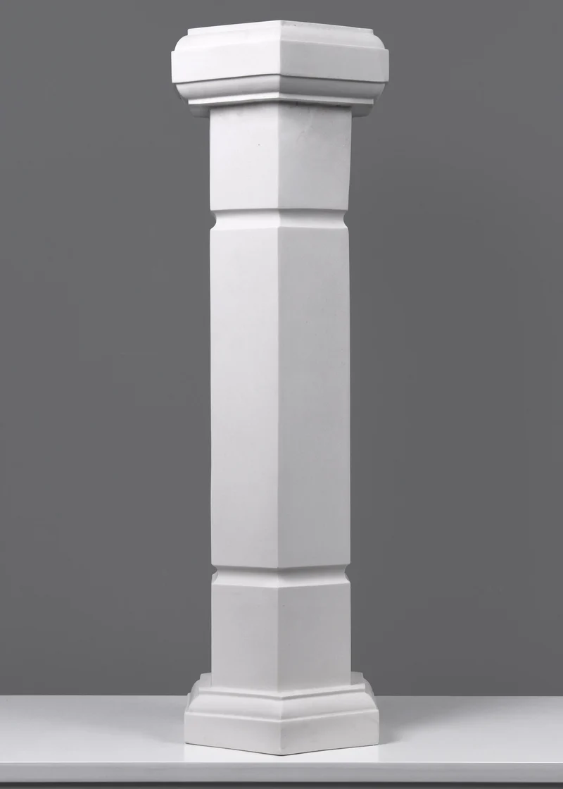 Colonne hexagonale blanche - sculpture en marbre