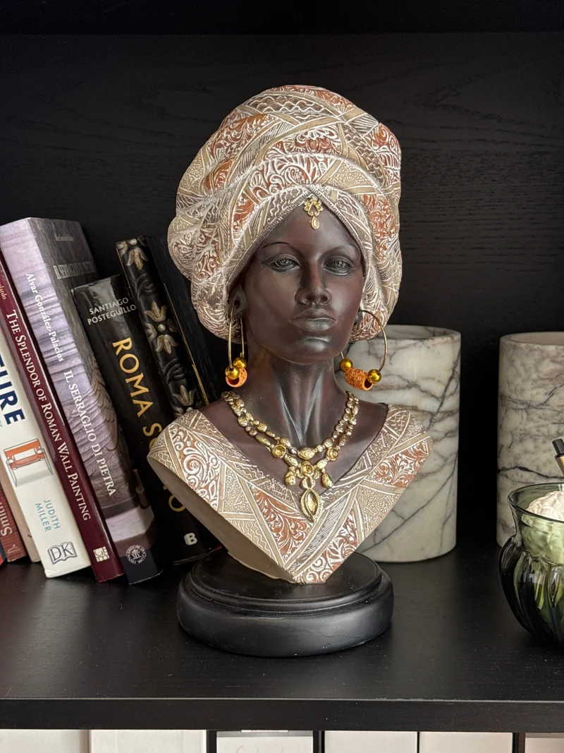 Buste de Femme Africaine (Blanc et Or)