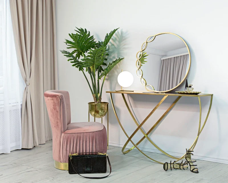 Console en verre avec piètement en métal doré – Table d'entrée moderne