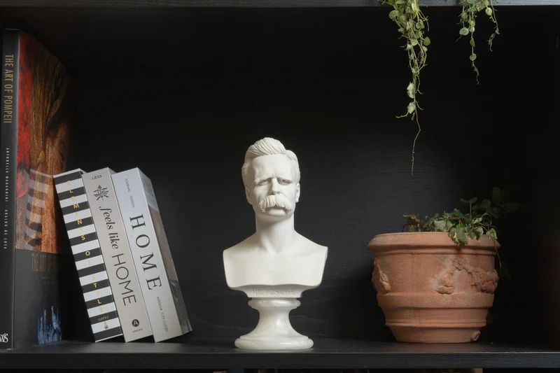 Buste de Friedrich Nietzsche — Architecte de l’Existentialisme Moderne