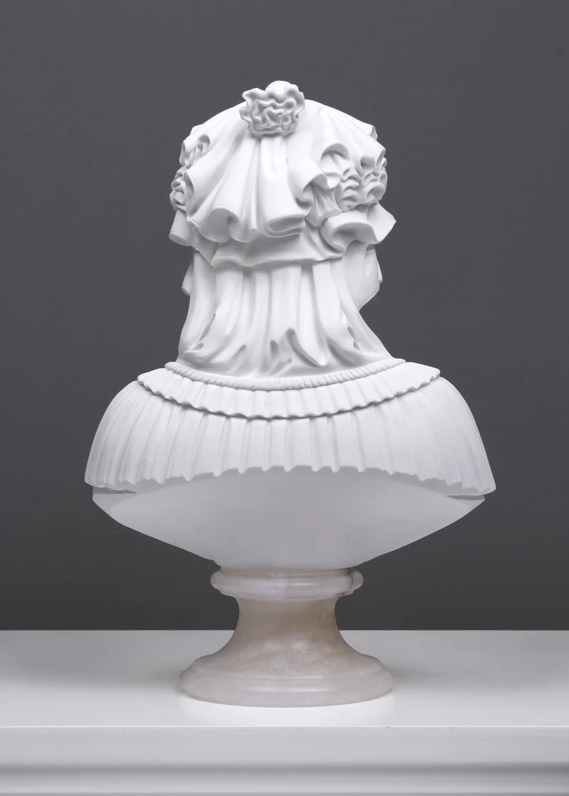 Buste de jeune fille voilée (dame voilée comme Madonna di Lippi) - sculpture en marbre