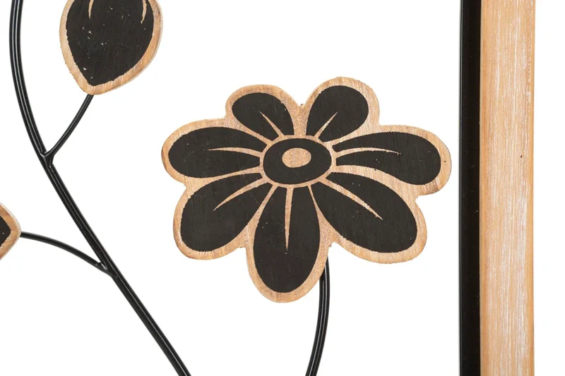 Décor mural en métal noir avec fleurs en bois dans un cadre carré