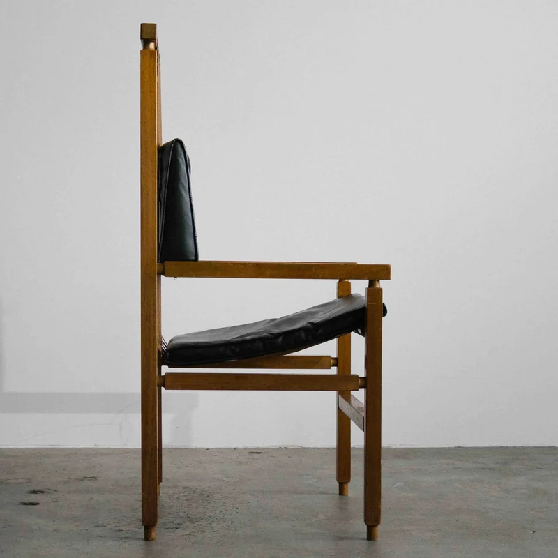 Architects Lounge Chair in Leather and Pine
