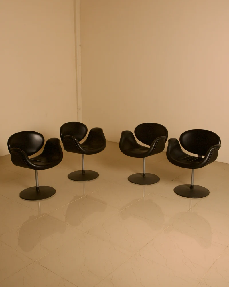 Set of 4 "Little Tulip" black armchairs by Pierre Paulin for Artifort 80s