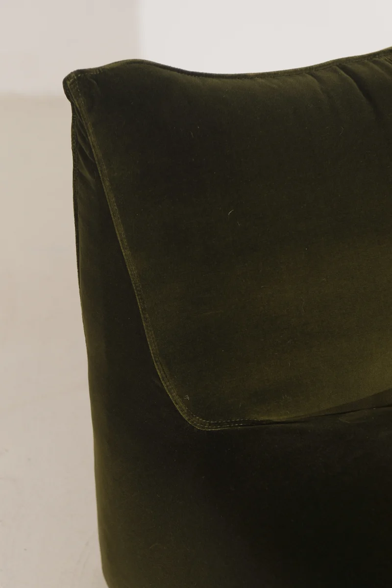 Le Bambole Chair by Mario Bellini for B&B Italia in emerald green velvet, Italy 1971