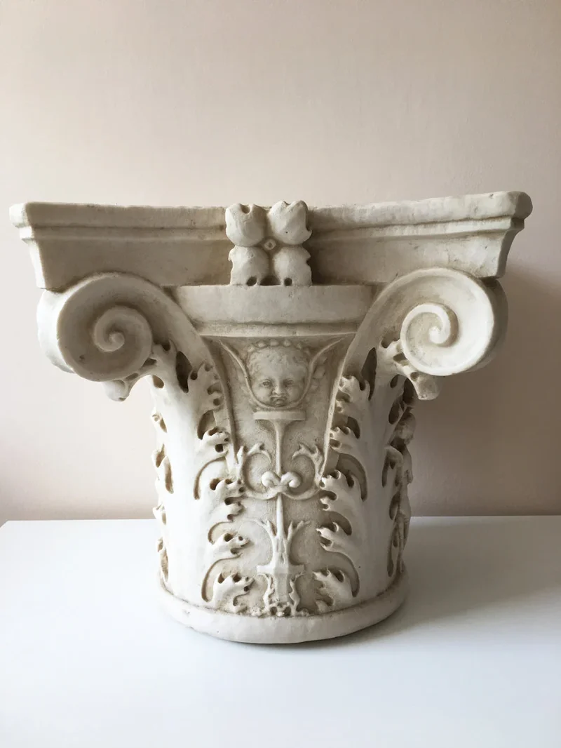 Chapiteau de la colonne toscane - grande sculpture en marbre blanc