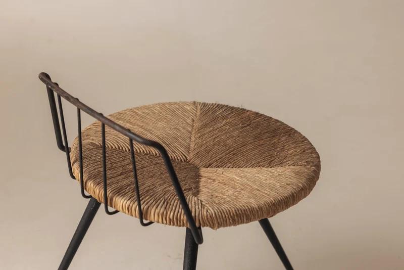 Rare French tripod stool in metal and rush, dating from the 1950s